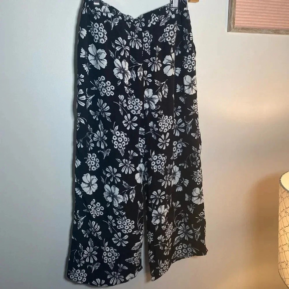 Majorelle Yasmin Cropped Pants in Black Woodland - Picture 3 of 8